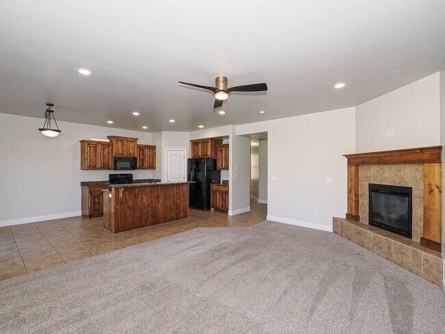 Foto del edificio - 1239 SilverCrest Dr