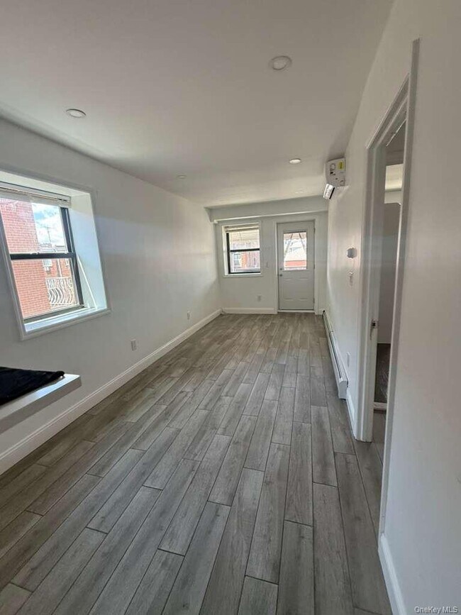 Foto del edificio - 34-44-44 59th St
