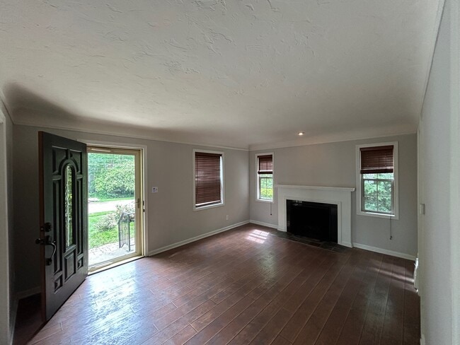 Family Room - 28008 Sites Rd