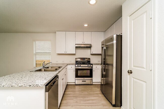 Foto del edificio - 5931 Sunset Song Ln