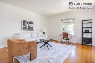 Building Photo - 136 S Roxbury Dr