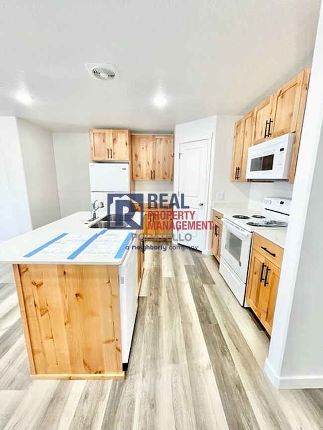 5769 S 5th Ave Unit B, Pocatello, ID 83204 Room for Rent in