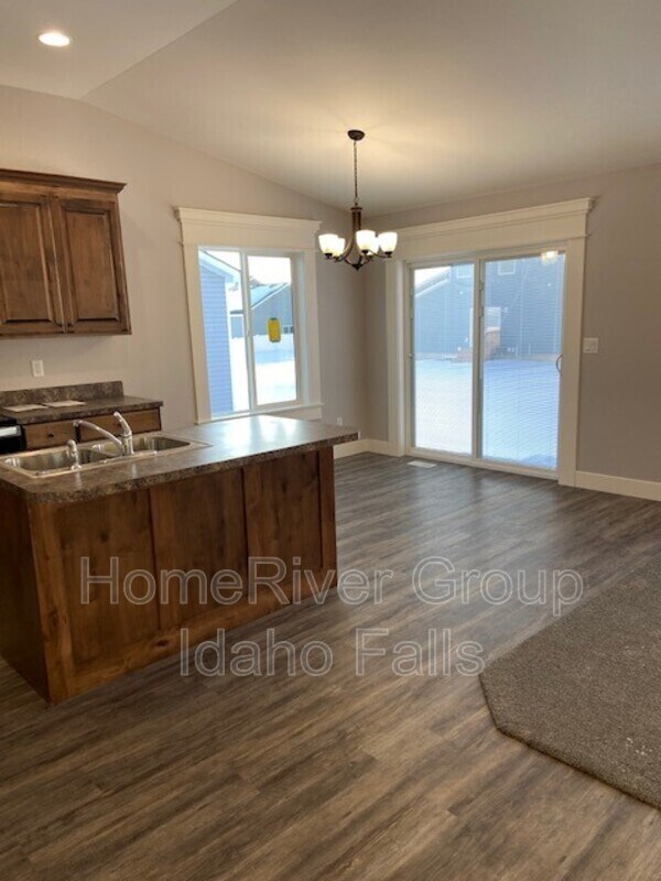 Building Photo - 3722 S Hazen Dr