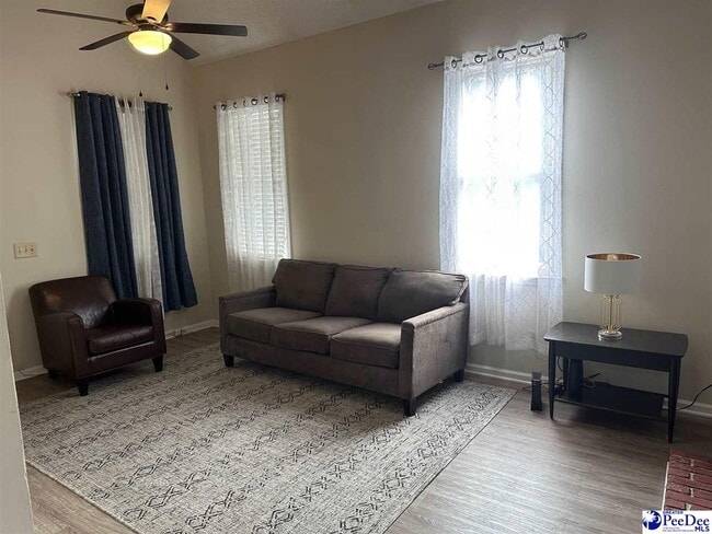 Foto del edificio - 419 S Coit St