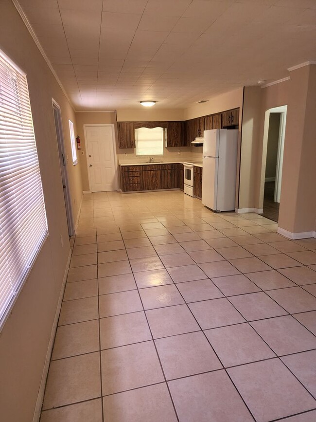 Foto del edificio - 2/1 rental home - First month rent only $850