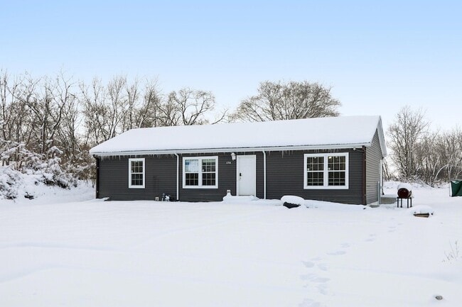 Building Photo - 4704 47th Ave