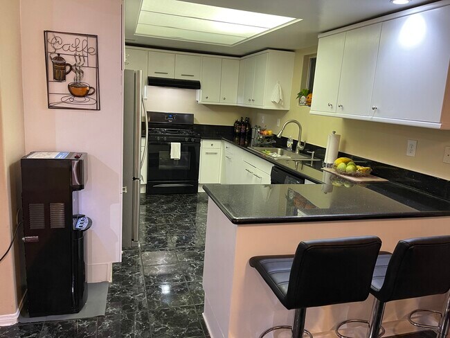 Foto del edificio - 1660 W 146th St