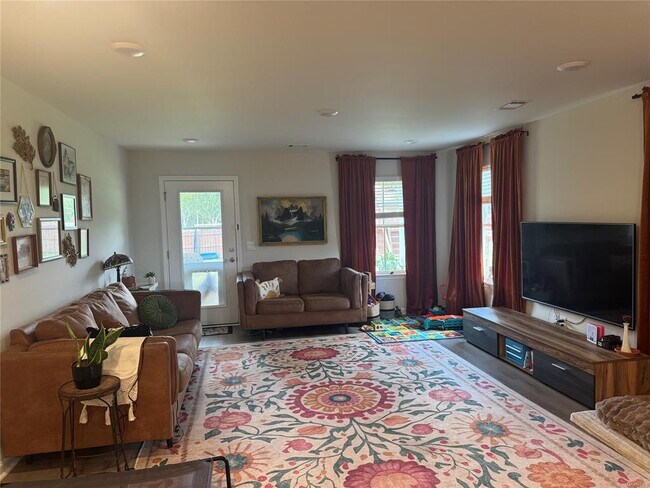 Foto del edificio - 424 Kohn Dr