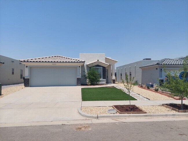 Foto del edificio - Beautiful new home! 3 bedroom 2 bathroom