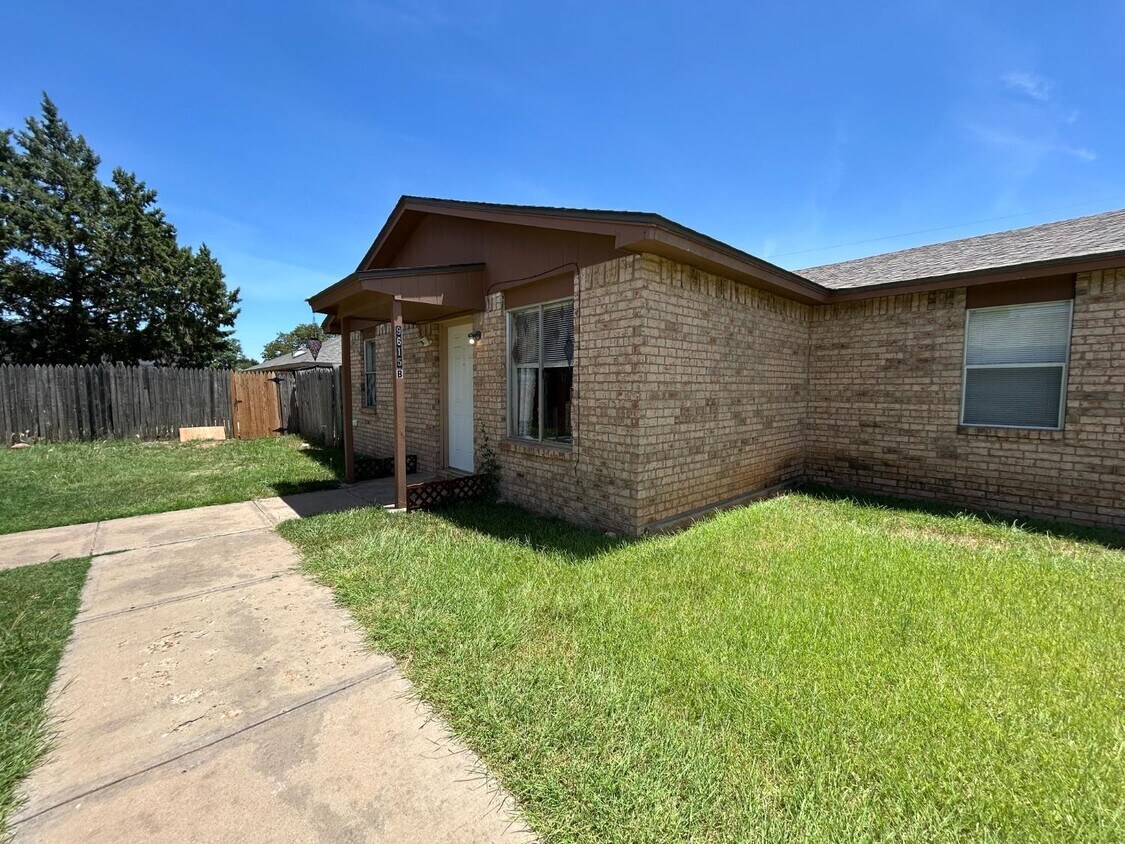 Primary Photo - 9615 Elmwood Ave