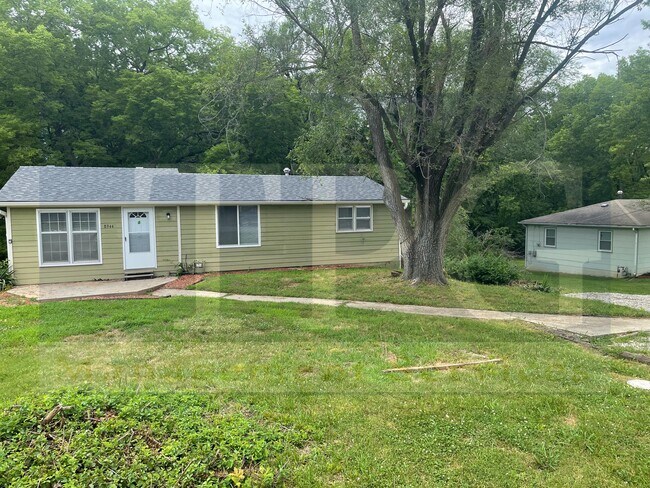 Building Photo - 8944 NE Sammy Ln
