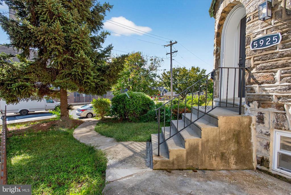 Foto principal - 5925 Woodcrest Ave