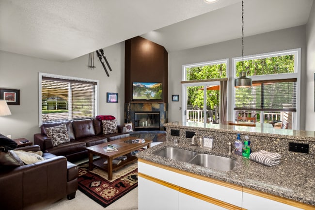 Foto del edificio - 1750 E Lakeshore Dr