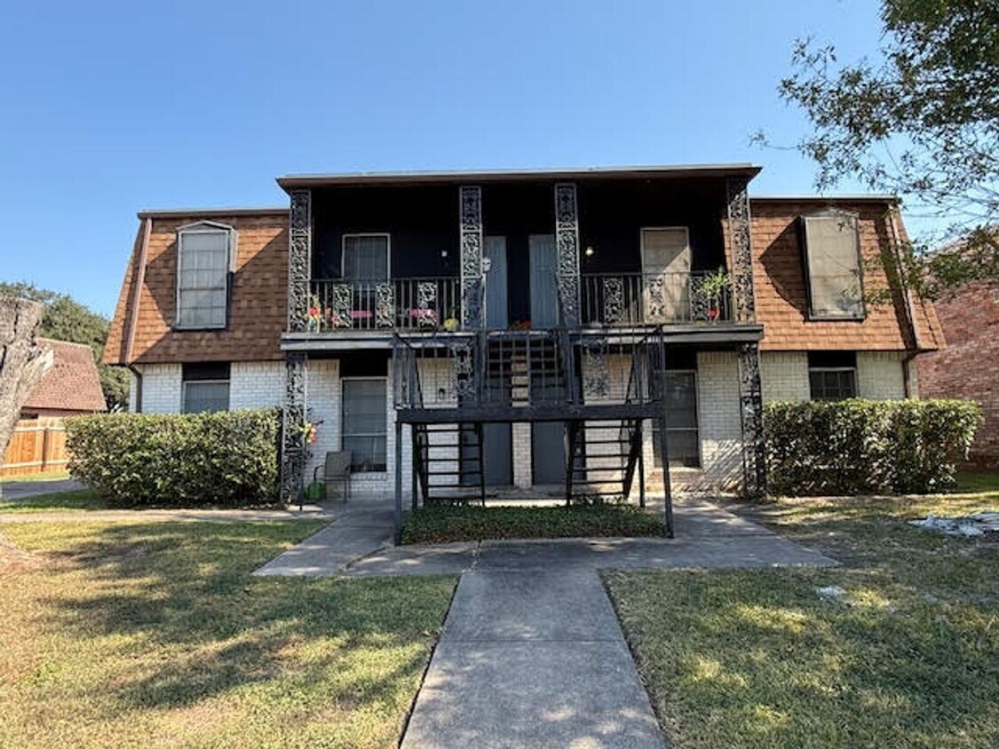 Primary Photo - Roomy 1 Bedroom Apartment