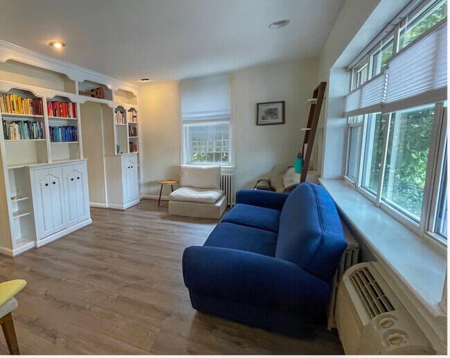 Foto del edificio - 7036 Strathmore St