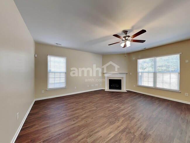 Foto del edificio - 16109 Long Talon Way