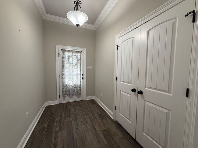 Building Photo - Pensacola - Beulah - 3 bedroom, 2 bathroom - lawn care included