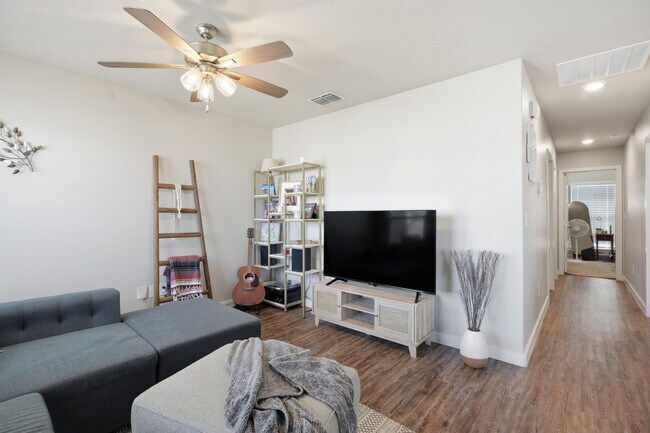 Foto del edificio - 1605 135th St