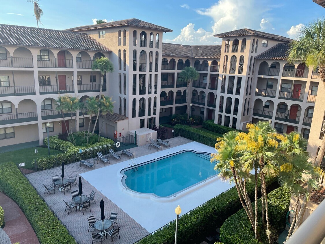 Foto principal - 6150 Gulfport Blvd S