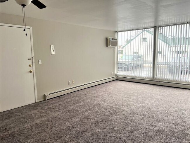 Foto del edificio - Bright and spacious apartment! Heat and Water included. Section 8 Accepted