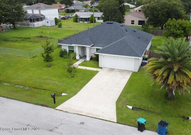 Foto del edificio - 142 Abalone Rd NW