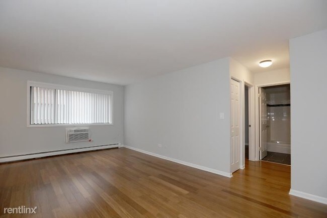 Foto del edificio - 6201 N Kenmore Ave