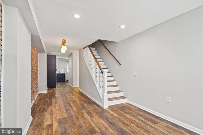 Building Photo - Gorgeous Large 3 Bedroom 3 Bathroom Rental in Hollins Market
