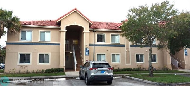 Building Photo - 1103 Golden Lakes Blvd