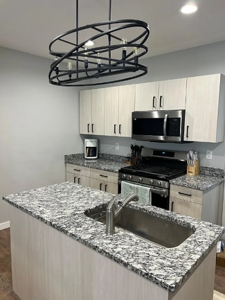 Building Photo - 418 18th St