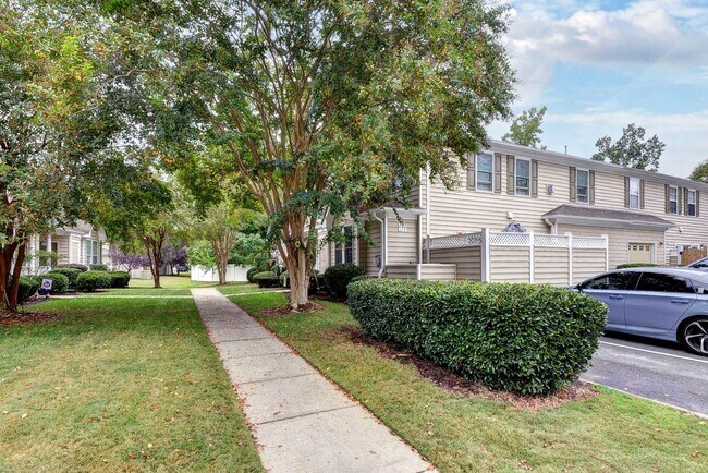 Foto del edificio - 130 Ellis Dr