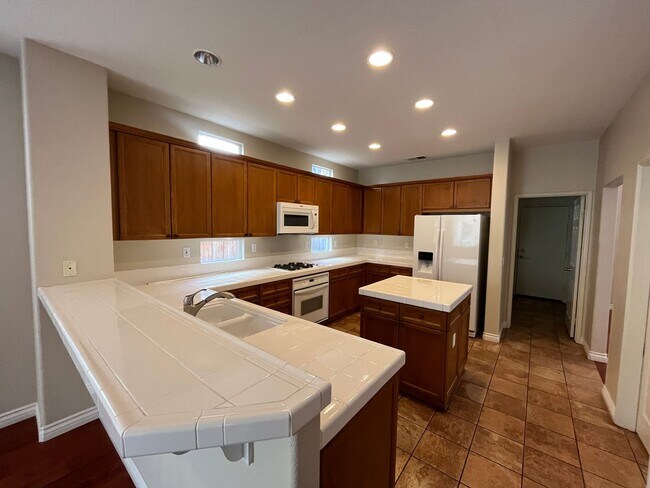 Building Photo - 5BD 3BA House located in Rancho Penasquitos
