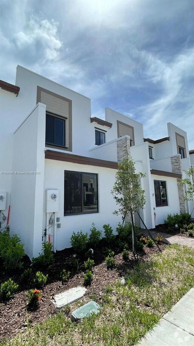 Building Photo - 20675 NE 7th Pl