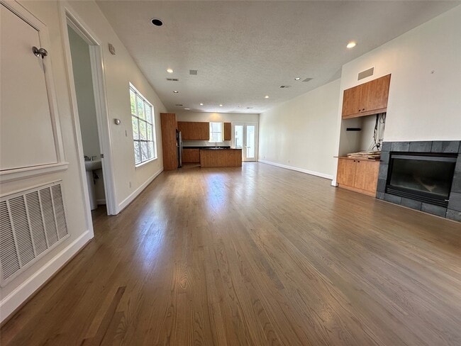 Building Photo - 2713 Crawford St