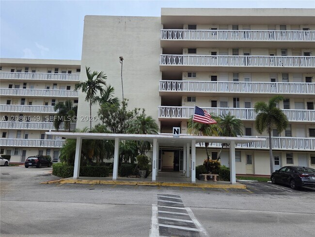 Foto del edificio - 2920 Point E Dr