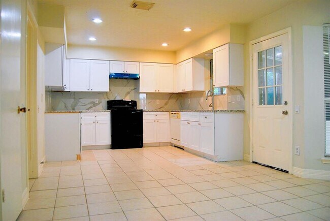 Foto del edificio - 2127 Woodland Springs St