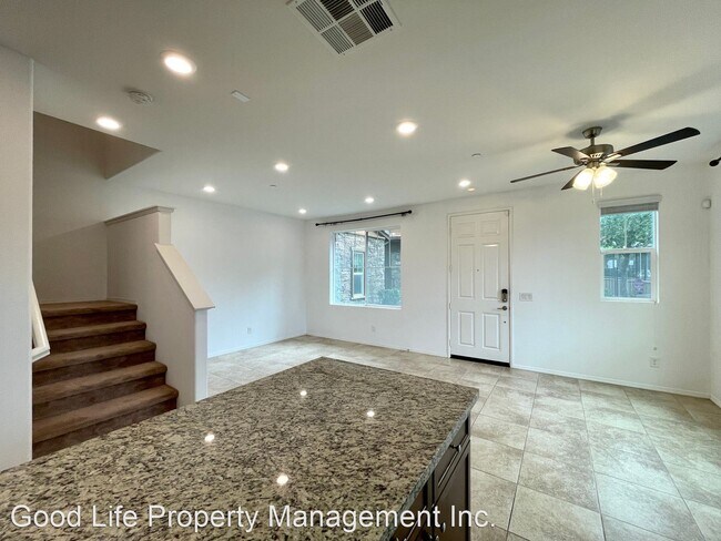 Building Photo - 4 br, 2.5 bath House - 2770 Sparta Rd Unit 8