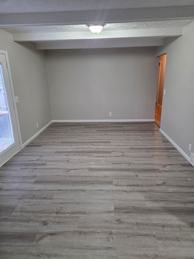 Foto del edificio - Millard 4 bed 2.5 bath, 2 car garage, fenc...