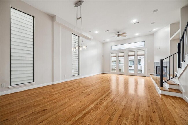 Building Photo - 5223 Lillian St