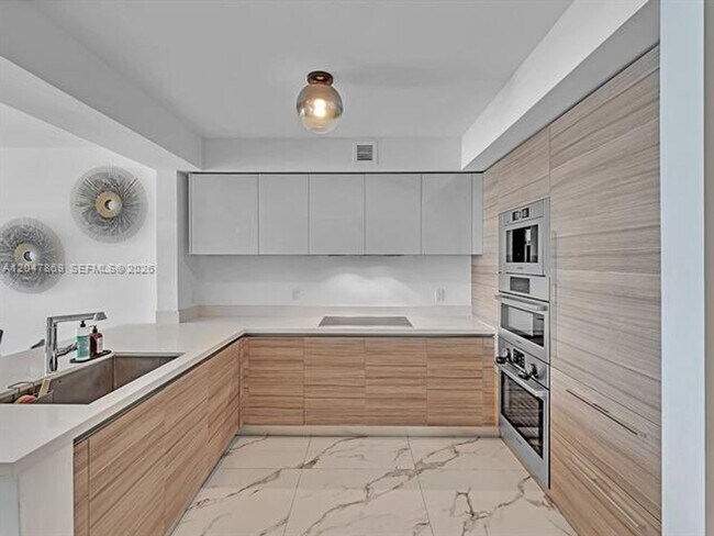 Foto del edificio - 300 Sunny Isles Blvd