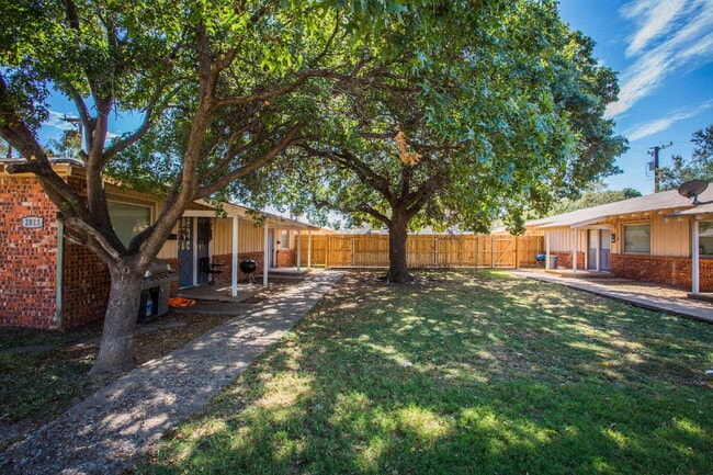 Building Photo - Comfy 2 bed 1 bath home!