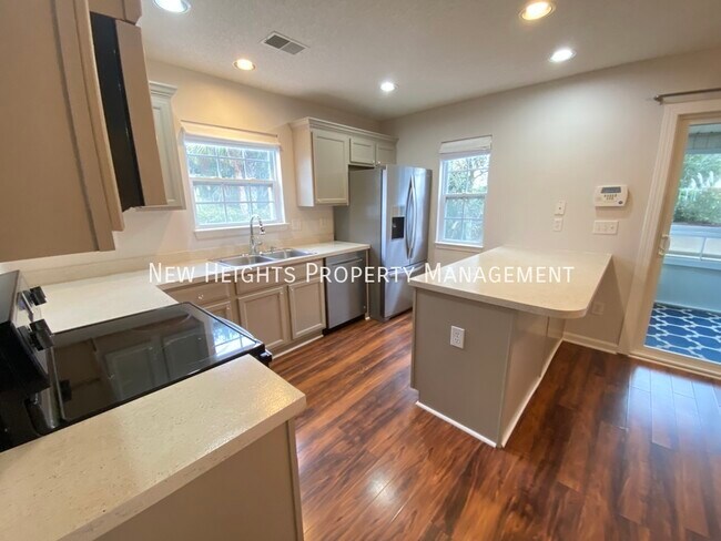 Foto del edificio - End Unit Townhouse!!!