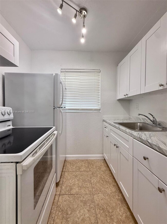 Foto del edificio - 10 NW 77th St