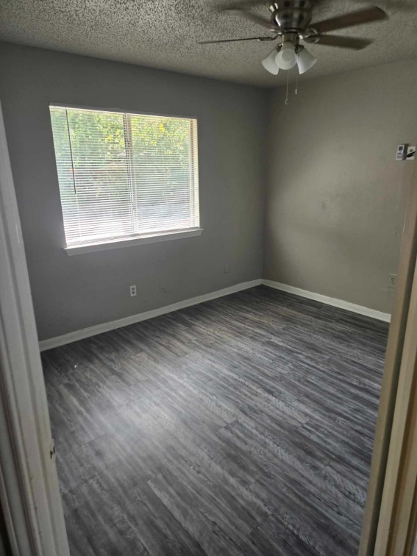 Foto del edificio - 2406 S Laredo St