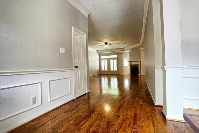 Foto del edificio - 7919 Wellington Ct N
