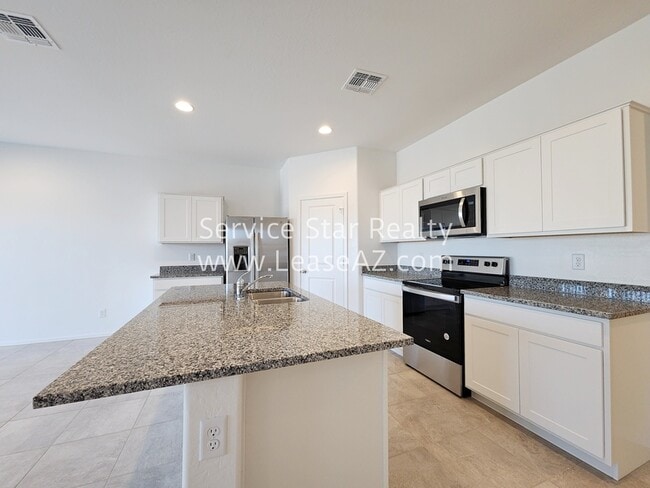 Building Photo - 1167 W Del Monte Dr