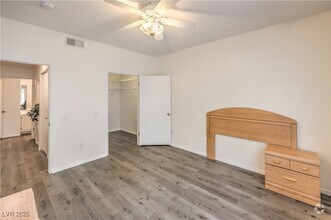 Building Photo - 5415 W Harmon Ave
