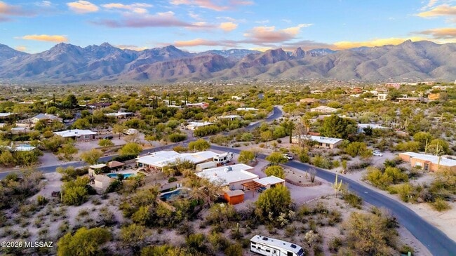 Building Photo - 3721 N Sierra Madre Dr