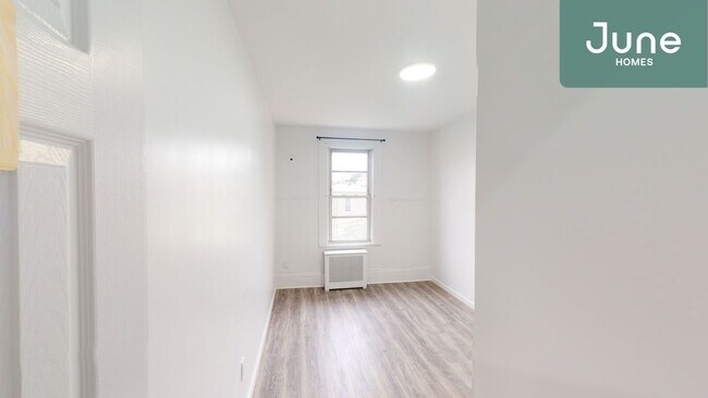 Building Photo - Full room in 4-bed/1.0-bath Home
