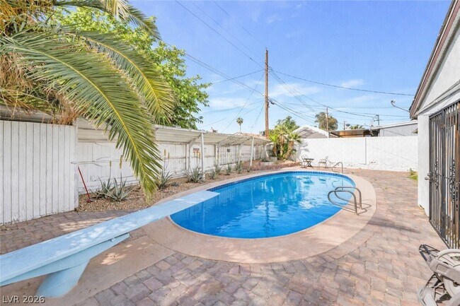 Foto del edificio - 1828 Hassett Ave