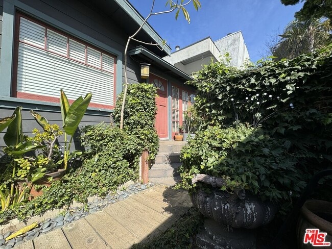 Foto del edificio - 575 Grand Blvd